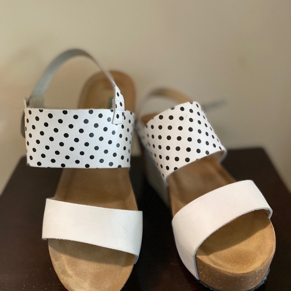 Shoes - Picture 5 of 7